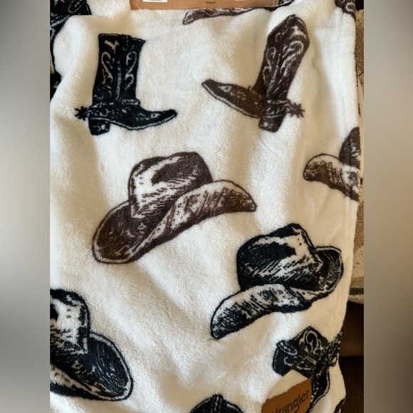 Wrangler Western Cowboy Hats and boots Plush Throw Blanket - Picture 2 of 4